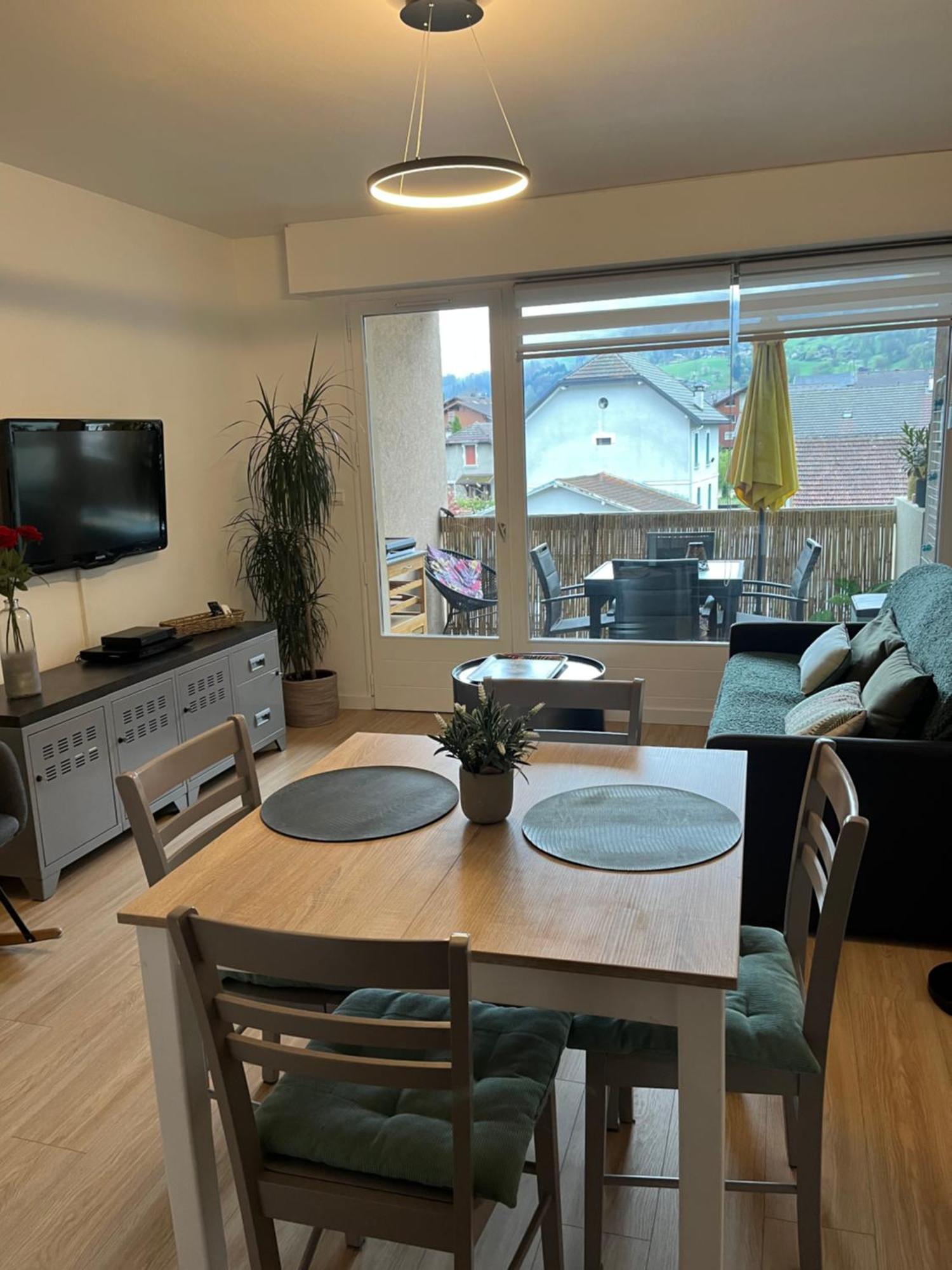 Agreable 2 Pieces Au Coeur De Thones Apartment Екстериор снимка